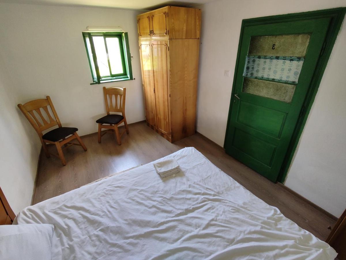 La Tataia Zahei Hotell Dragus Eksteriør bilde
